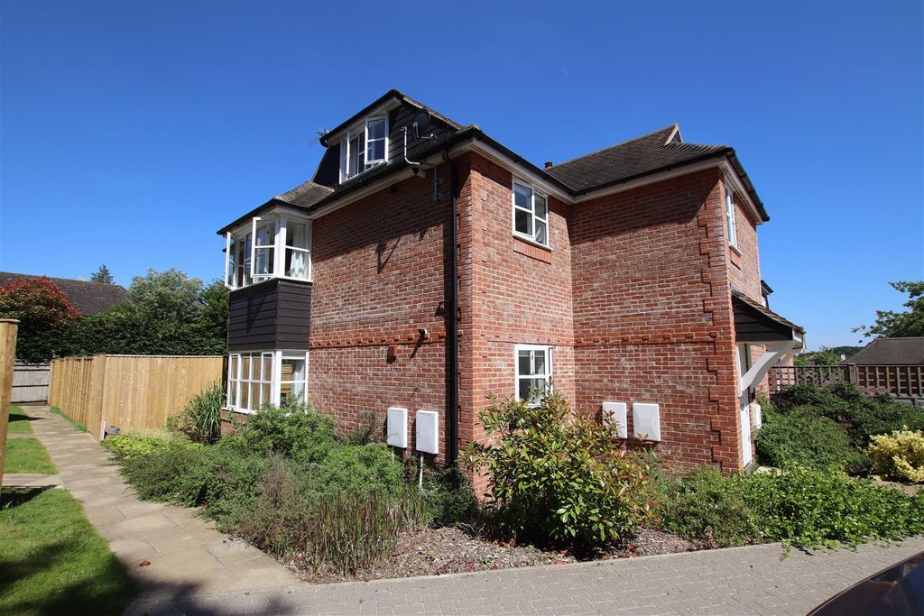 Property photo 2 of 10