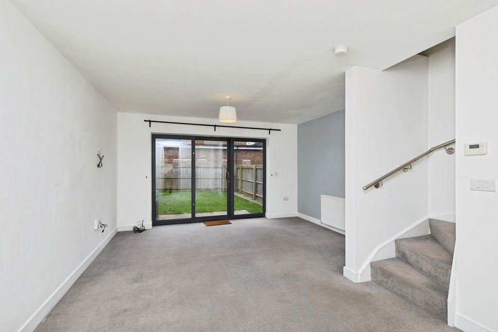 Property photo 2 of 19 Lounge