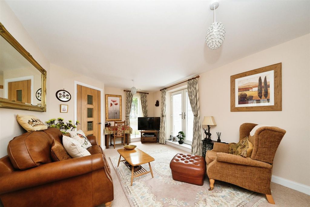 Property photo 2 of 19 Lounge 2.Jpg