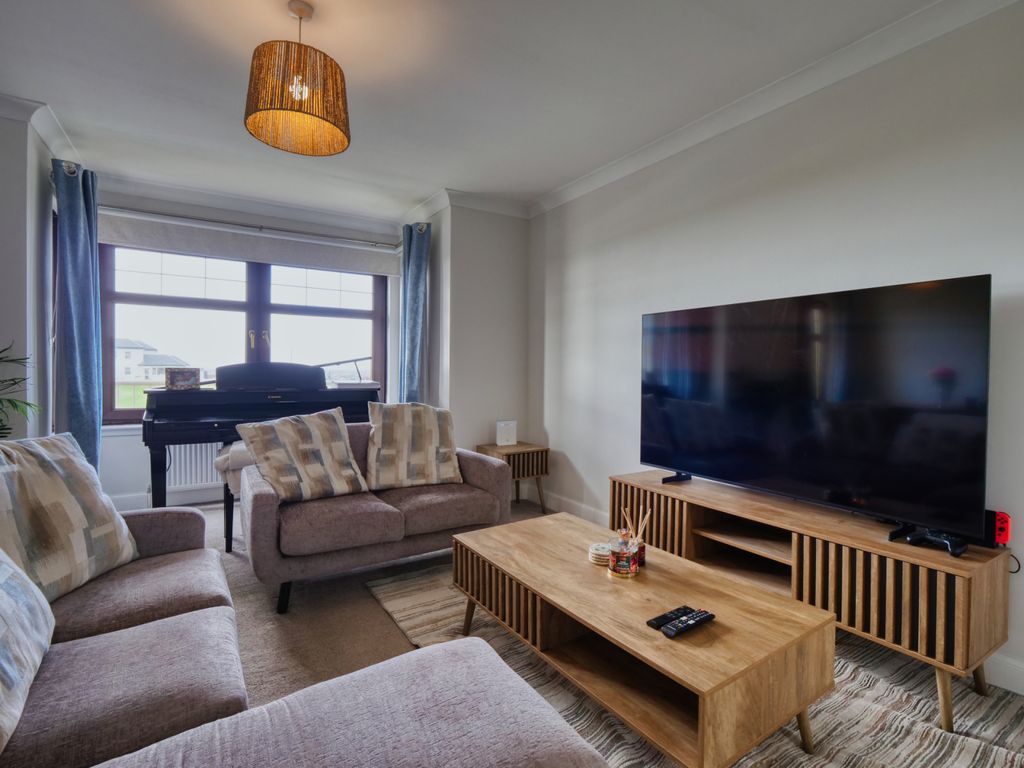 Property photo 3 of 17 Lounge
