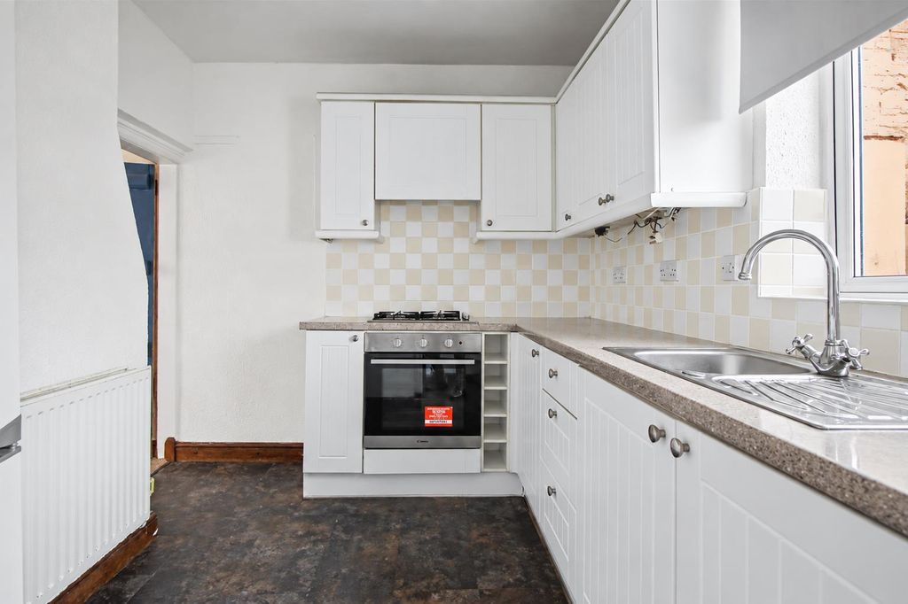 Property photo 3 of 17 Kitchen 1.Png