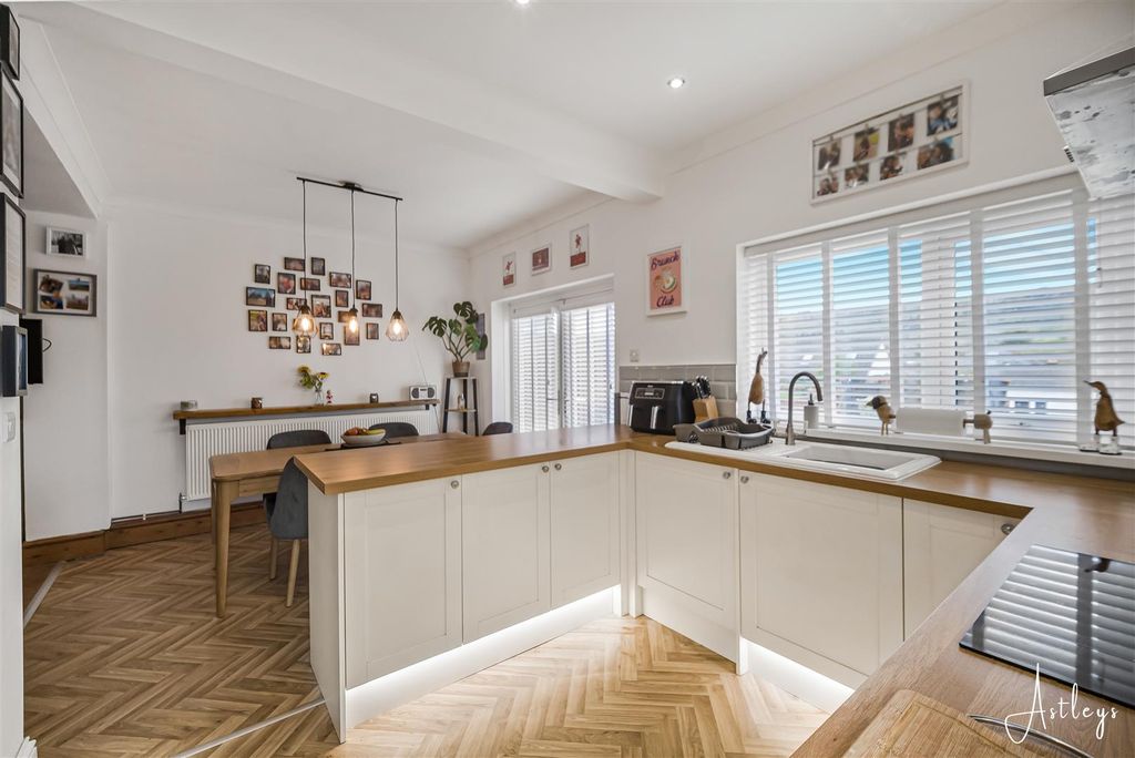 Property photo 3 of 24 Kitchen/Diner (Kitchen Area)