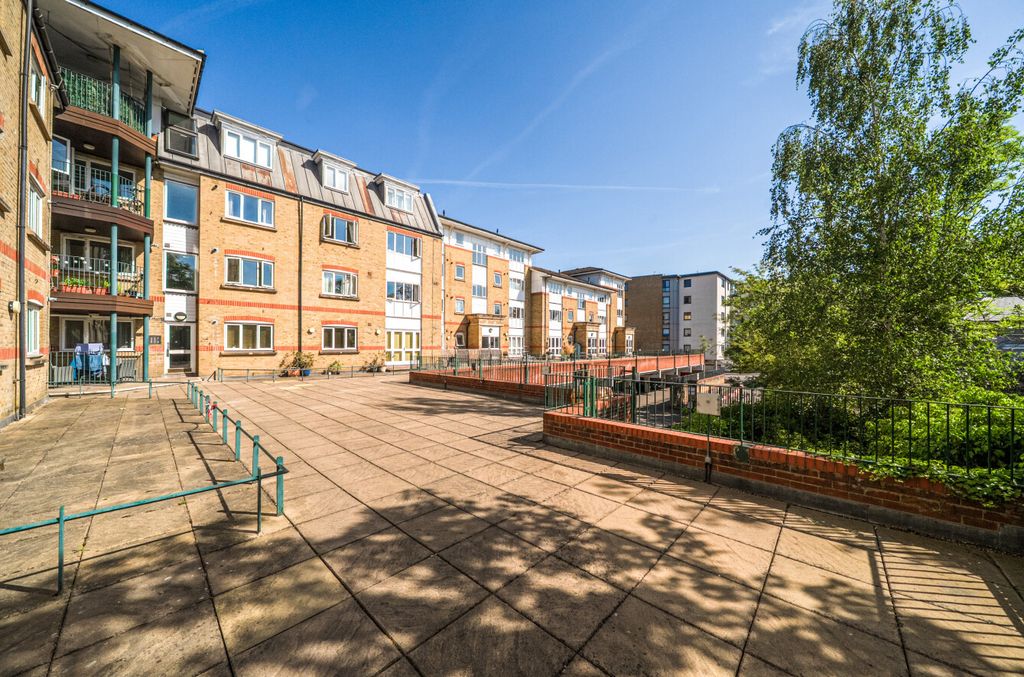 Property photo 1 of 14 1457307-4-6A10196...