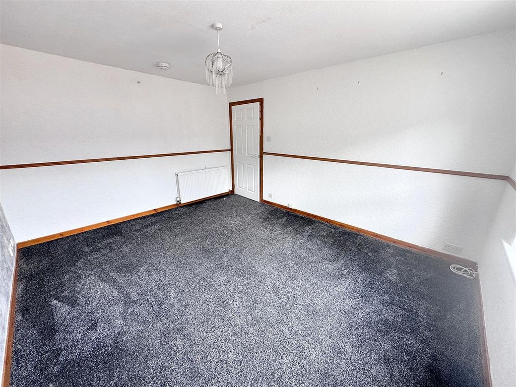 Property photo 3 of 16 Lounge