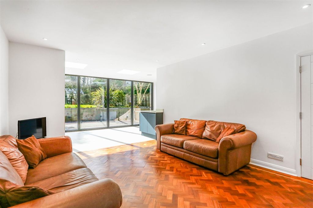 Property photo 3 of 49 1646030647 - 39.Jpg