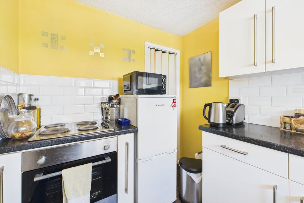 Property photo 3 of 12 Kitchen