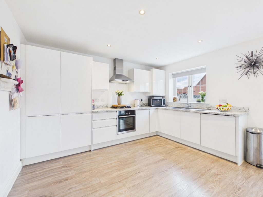 Property photo 2 of 15 4879414