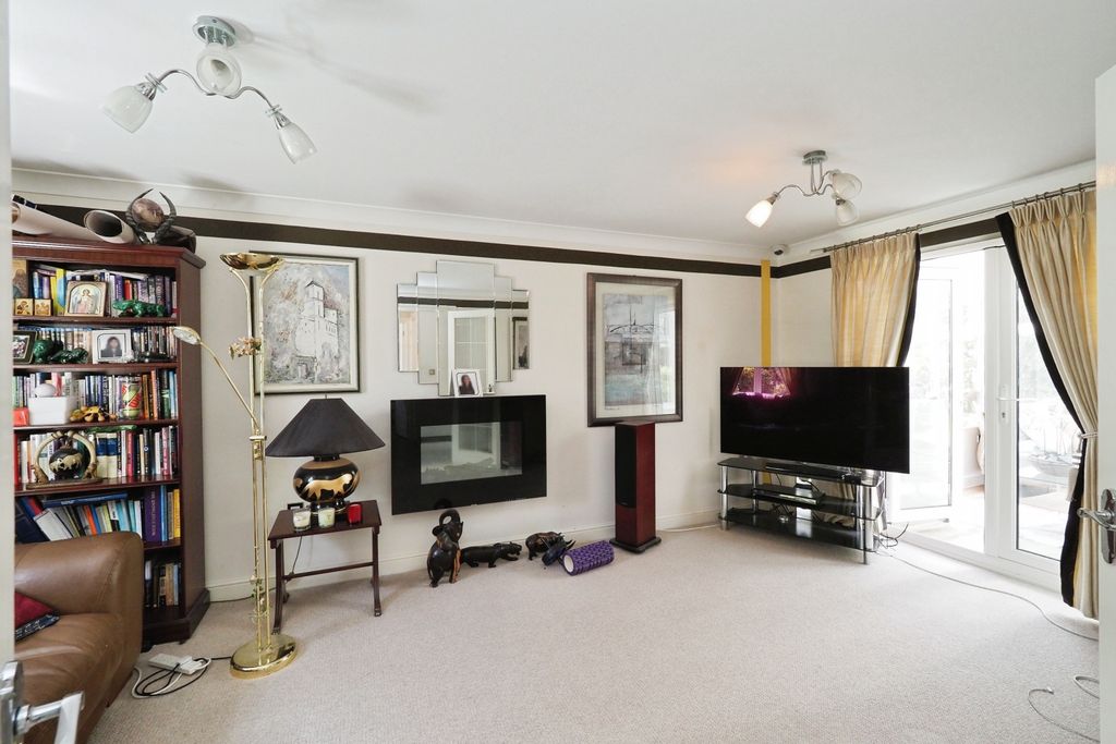 Property photo 3 of 20 Lounge Area