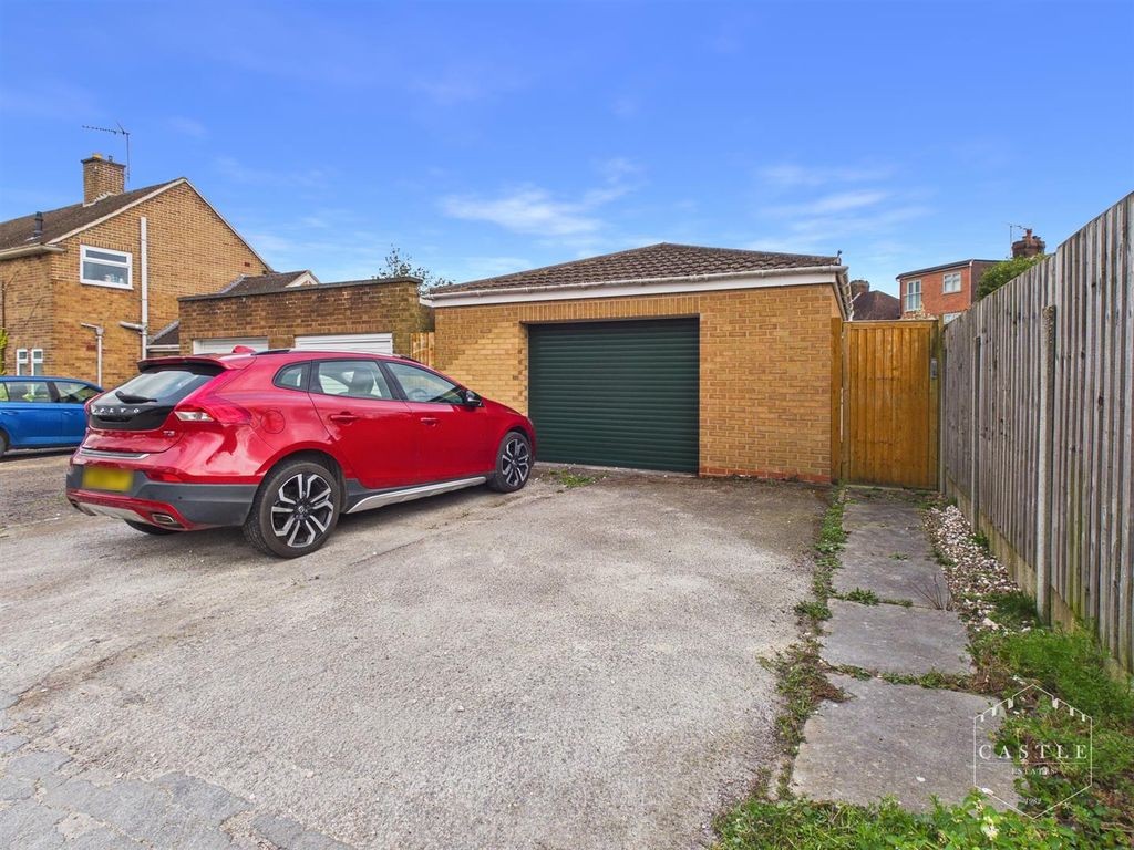Property photo 2 of 20 Outside - Double Garage