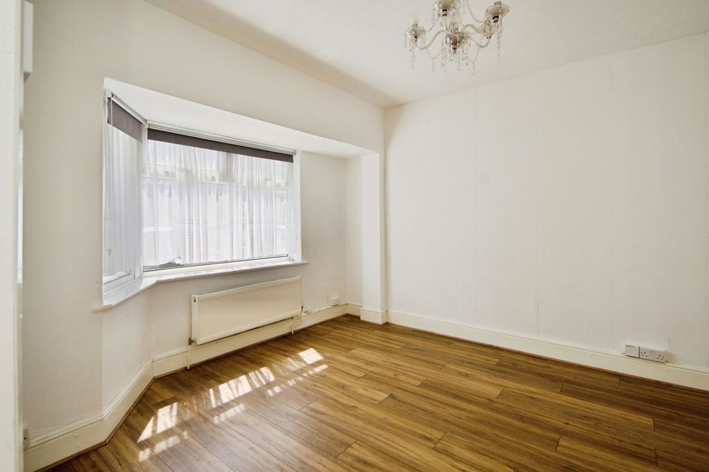 Property photo 2 of 16 Pbox-Img.Jpg