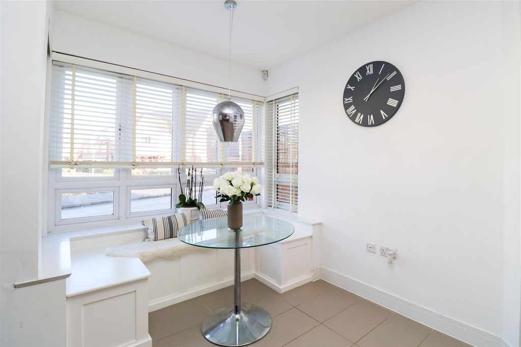 Property photo 3 of 26 Kitchen/Breakfast Room