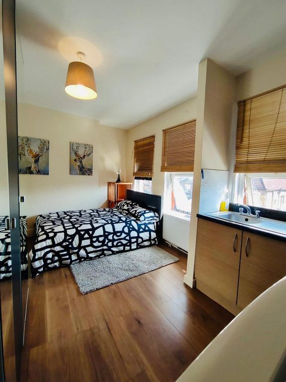 Property photo 1 of 7 Cosy &amp; Convenient Studio Flat In A Prime Location Â€“ Available 02/10!