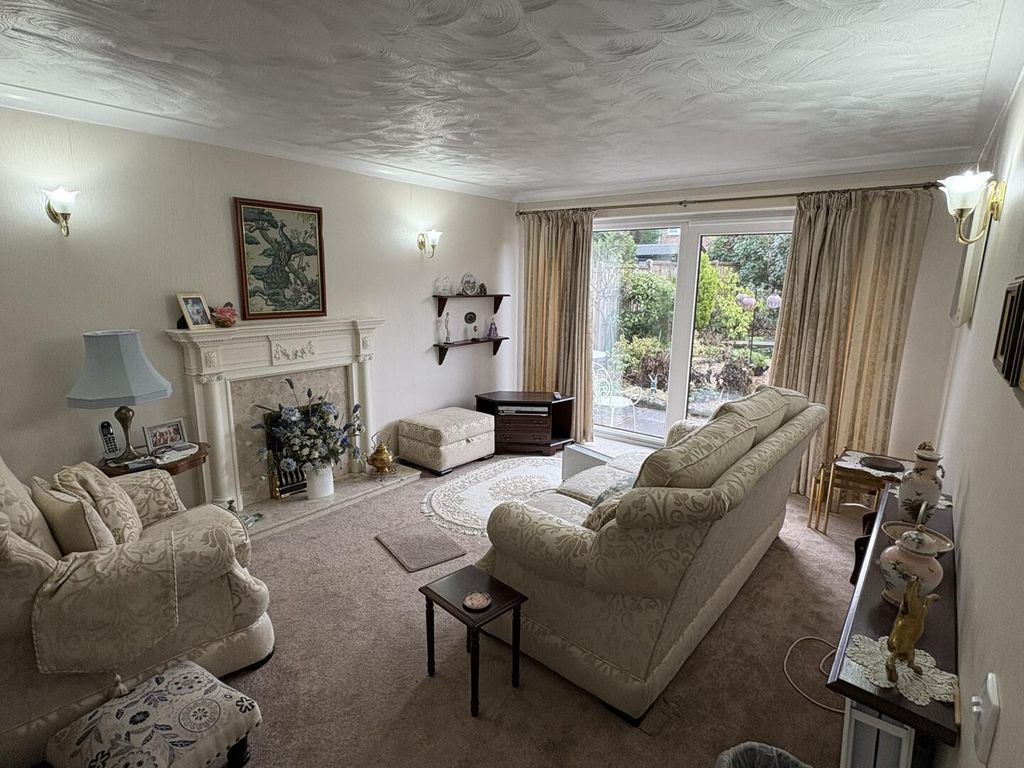 Property photo 2 of 10 Living Room