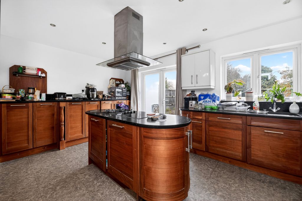 Property photo 2 of 14 Kitchen