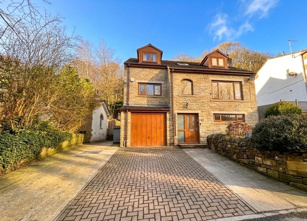 Property photo 1 of 31 Front House Sun.Png