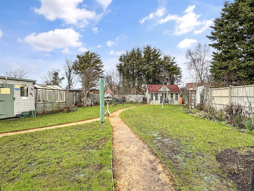 Property photo 3 of 27 Generous Private Garden 665