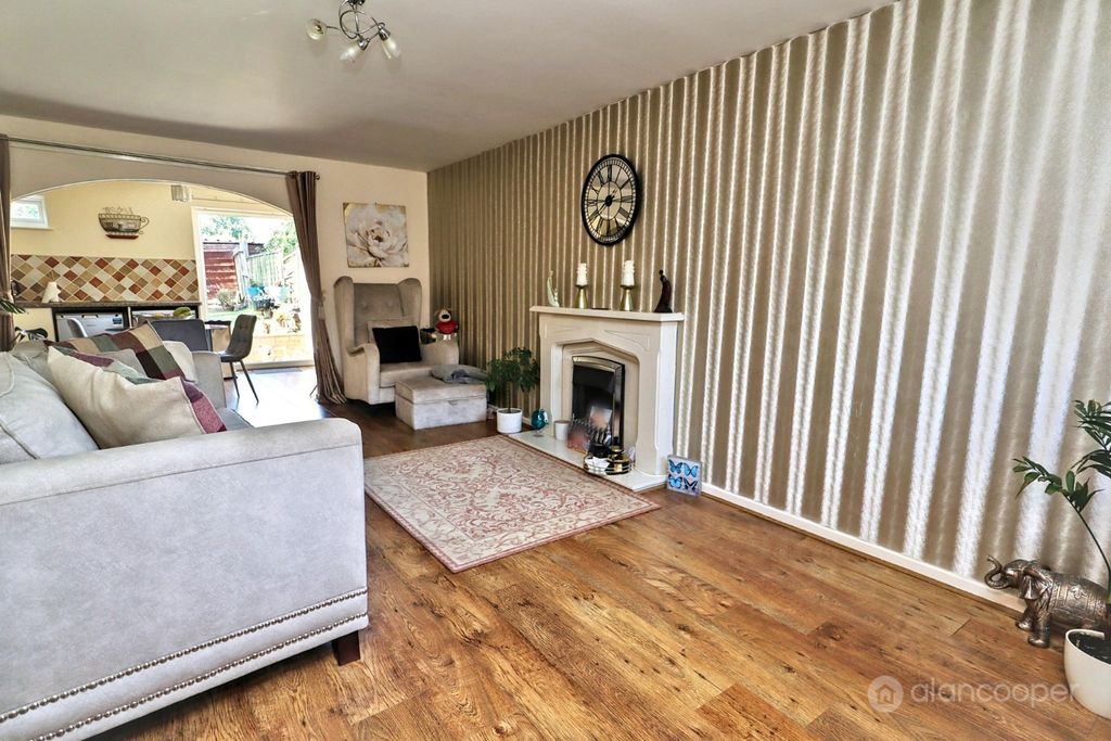Property photo 2 of 25 5146942