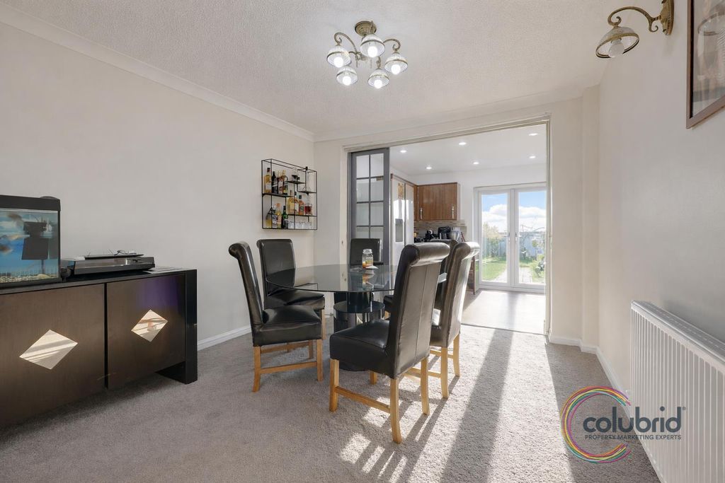 Additional image 8 of 5 bed semi-detached house for saleBlackshots Lane, Grays RM16
