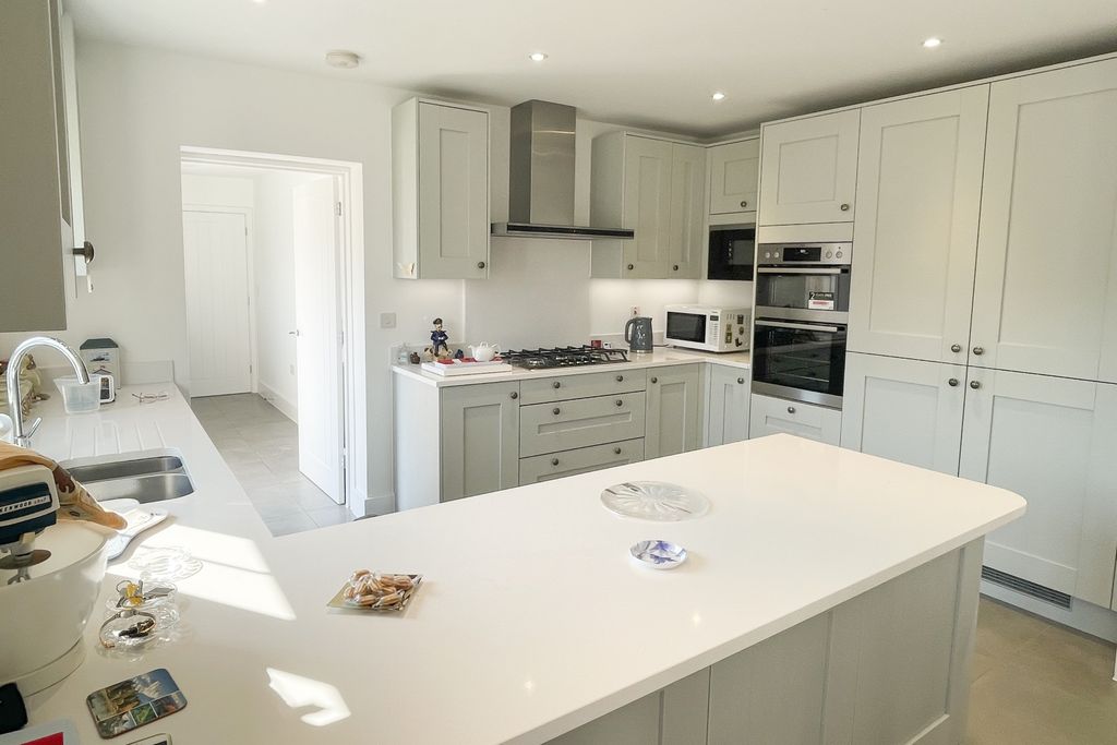 Property photo 3 of 27 3.Jpg