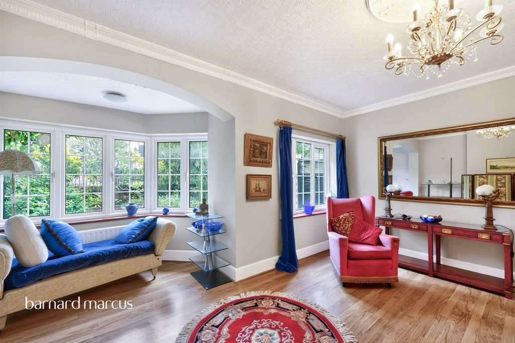 Property photo 2 of 18
