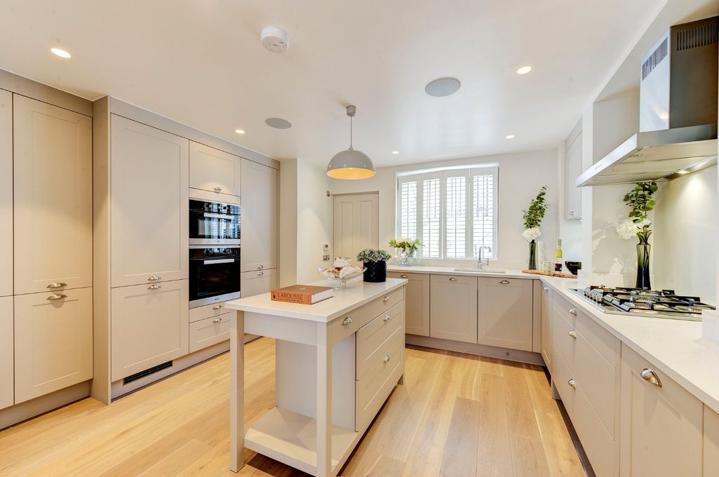 Property photo 3 of 13 Kitchen