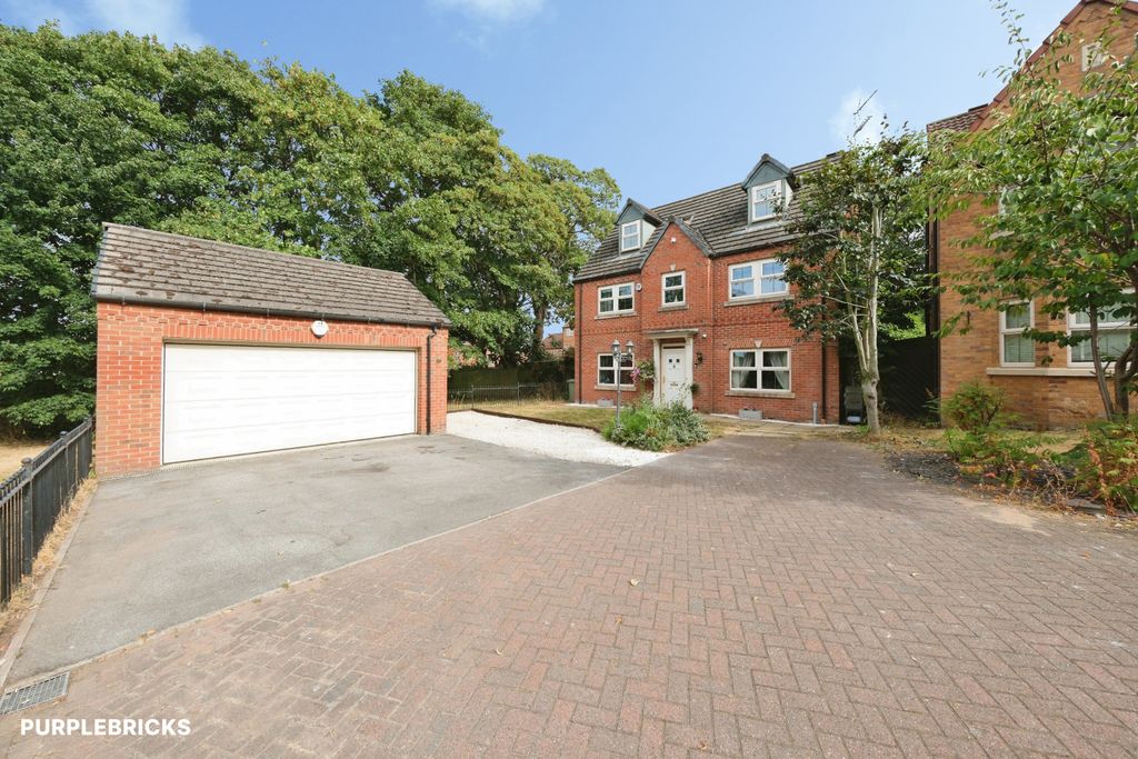 Property photo 2 of 48