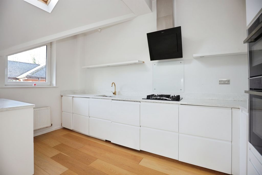 Additional image 6 of 2 bed flat for saleWilhelmina Close, Leamington Spa CV32