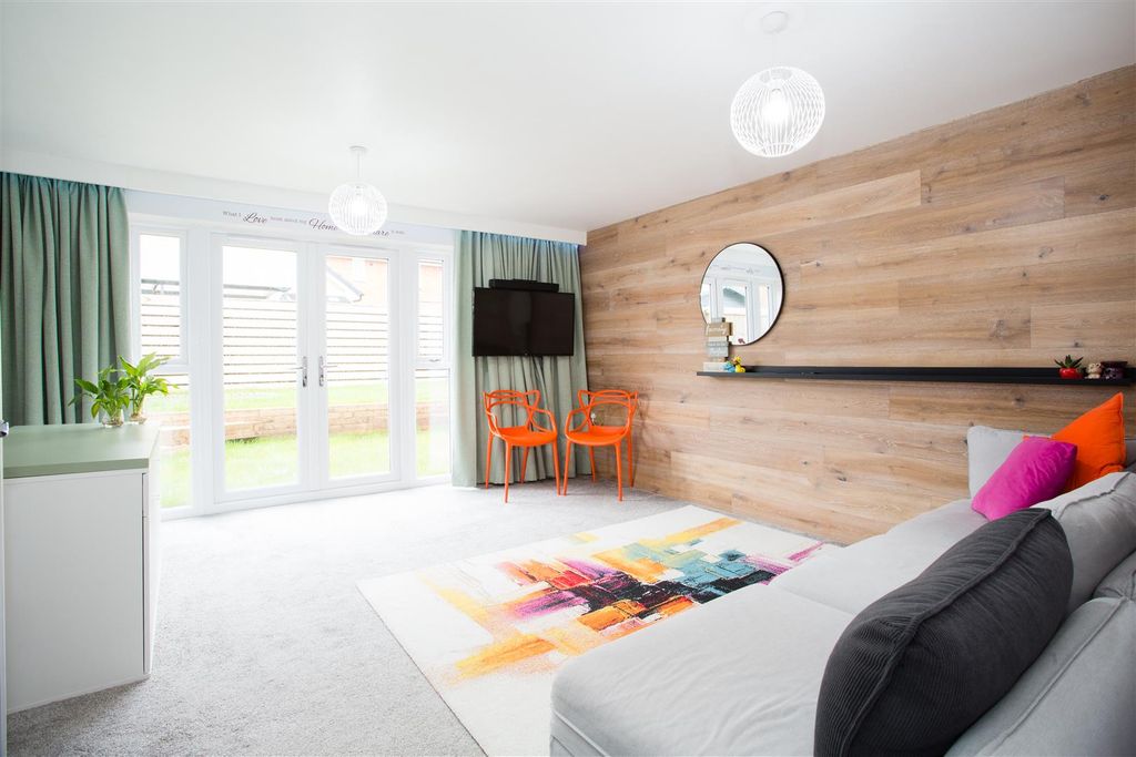 Property photo 2 of 14 Lounge/Dining Room