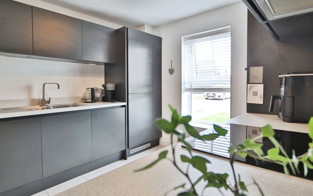 Property photo 2 of 22 4397564