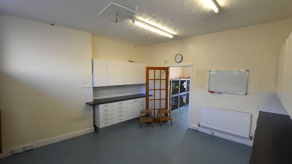 Property photo 3 of 8 Allied-Surveyors-Scotland-15 Old Town-Retail-03