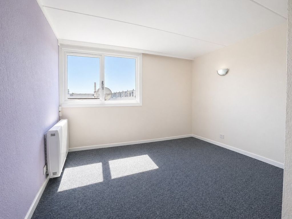 Property photo 3 of 7 Photo 7