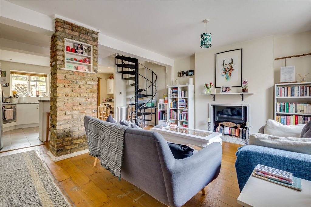 Property photo 1 of 11