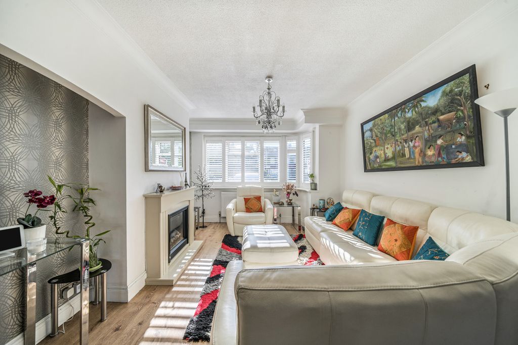 Property photo 2 of 21 1357317-2-68cd8c2...