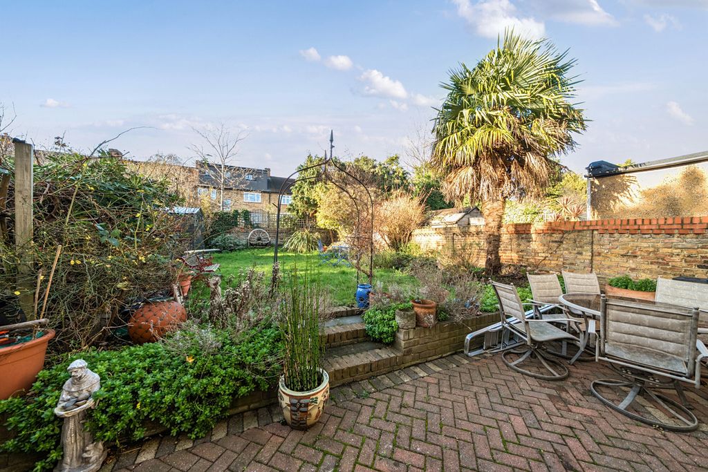 Property photo 3 of 27 Garden