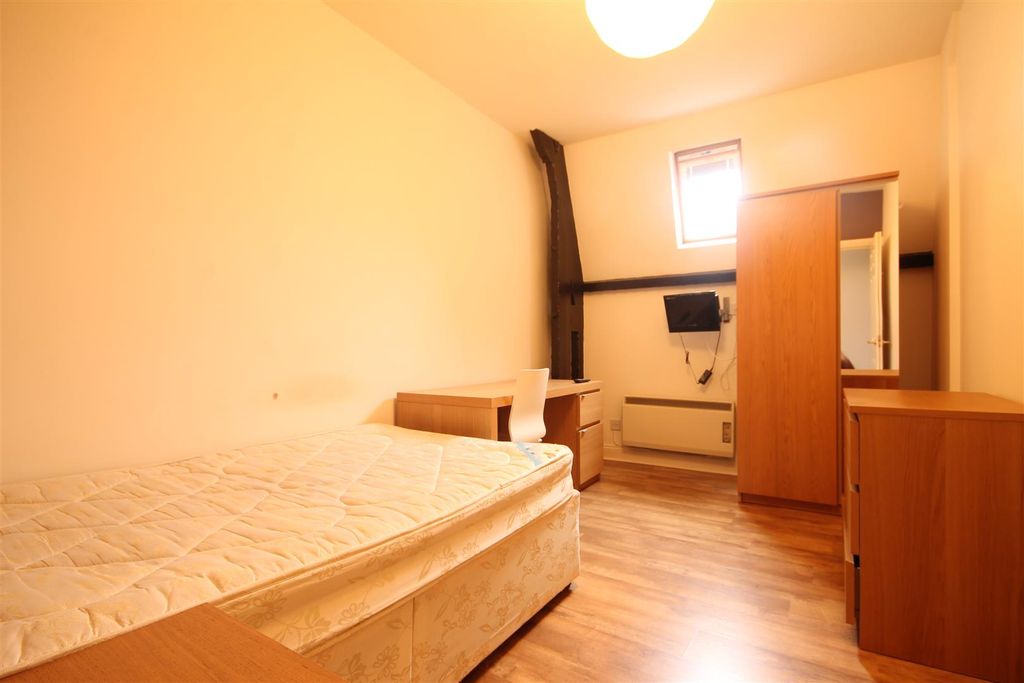 Property photo 3 of 8 12663.Jpg