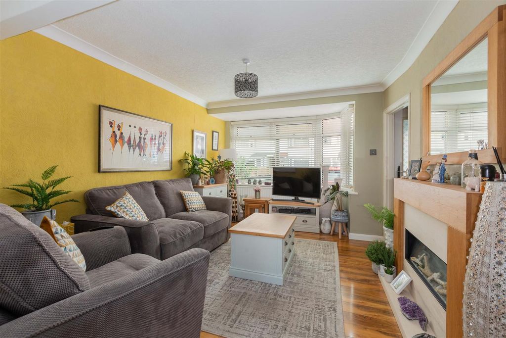 Property photo 2 of 18 55 Lewins Way-10.Jpg