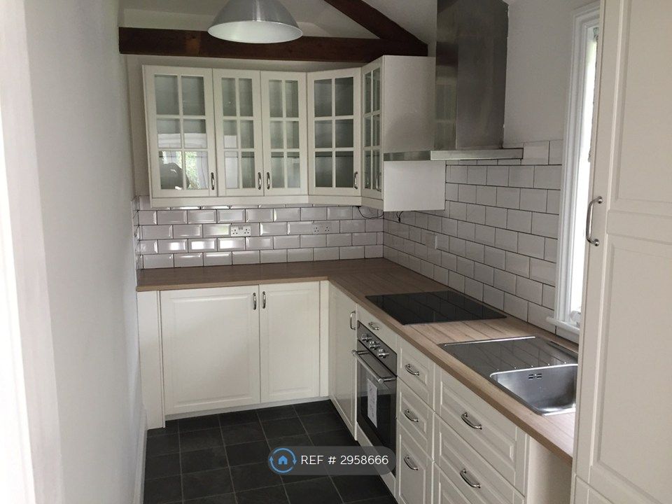 Property photo 2 of 7 Kitchen