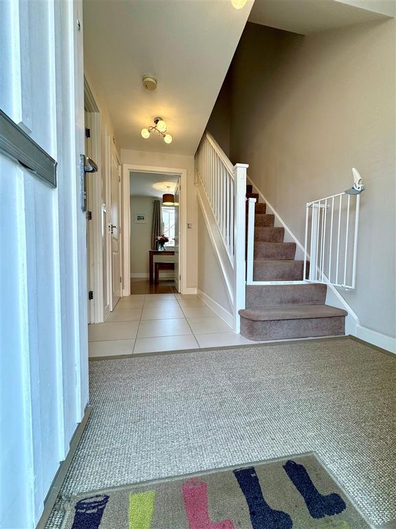 Property photo 3 of 14 Entrance Hall.Jpg