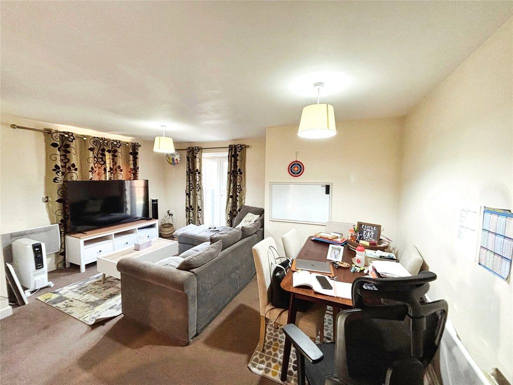 Property photo 2 of 8 Picture No. 10