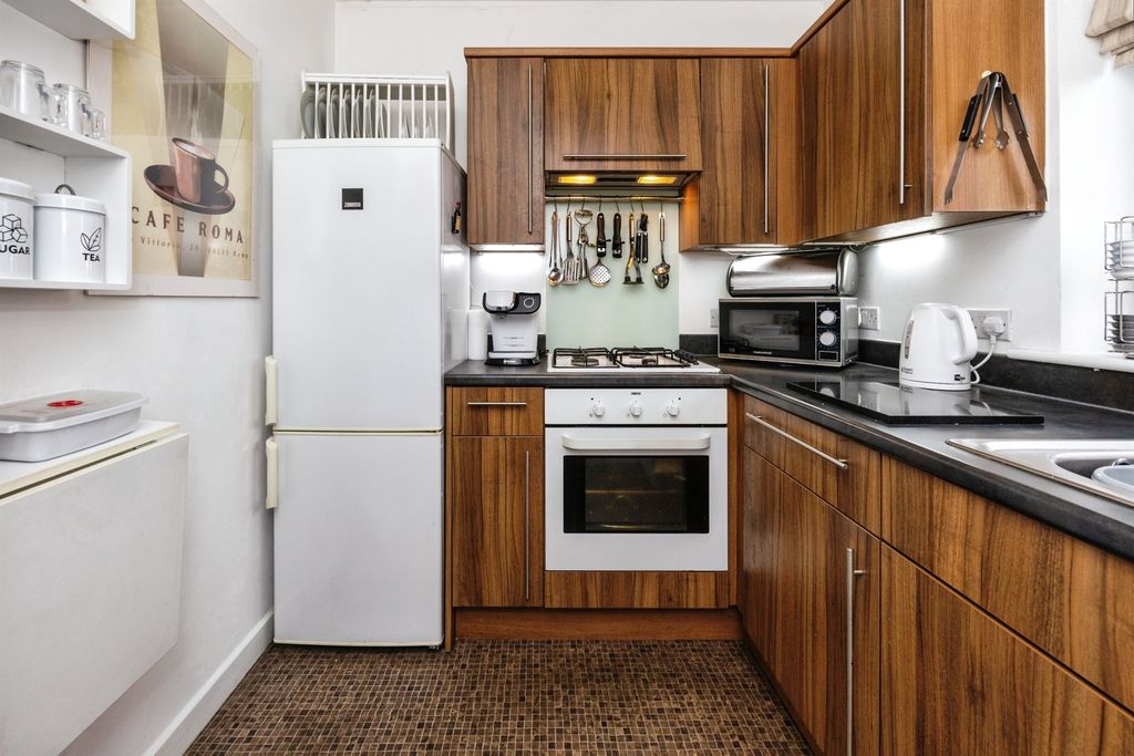 Property photo 3 of 17