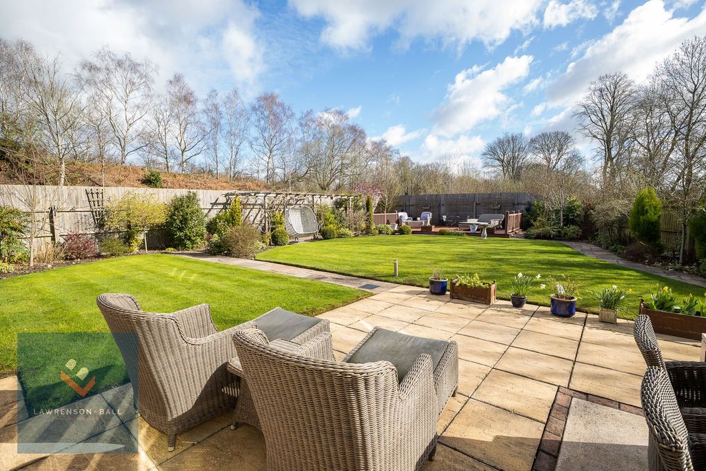 Property photo 2 of 32 Rear Garden