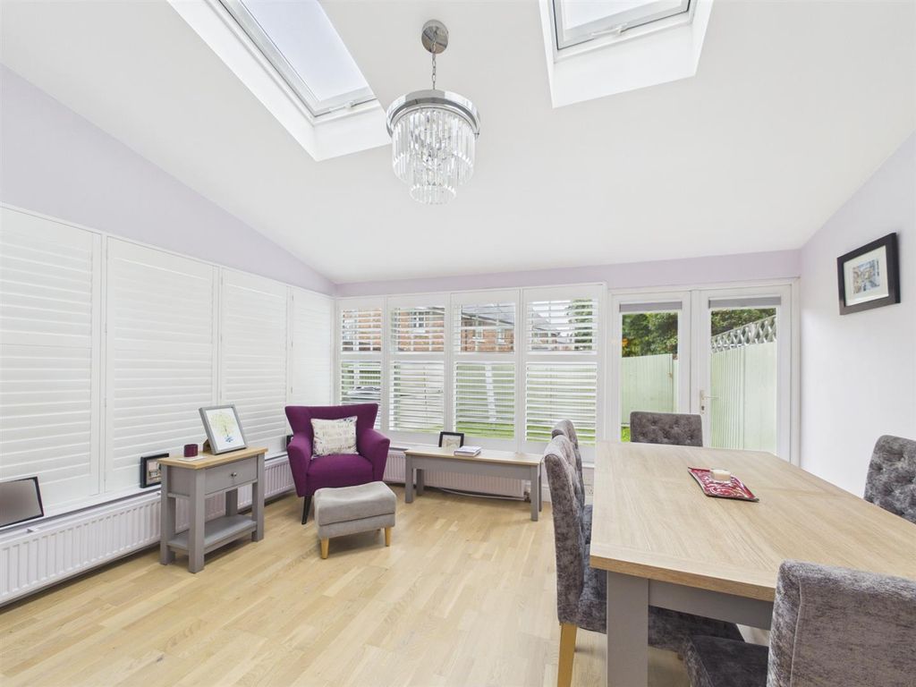 Property photo 3 of 13 Adobeexpressphotos_21A32F801634417Ebb56E399F26B2F0