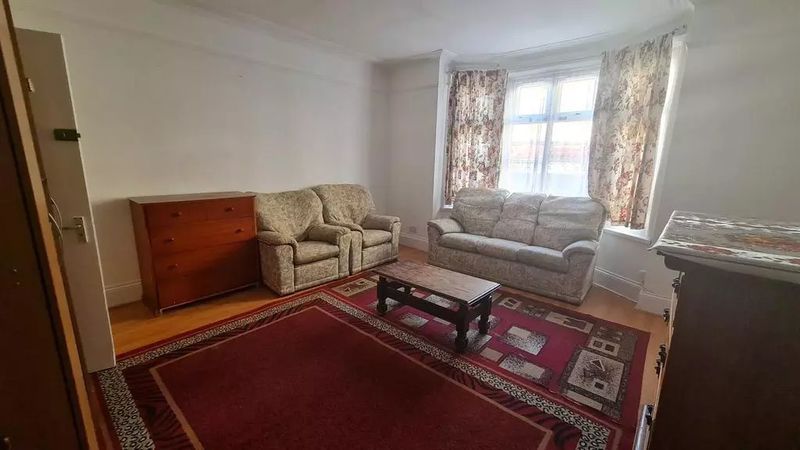 Property photo 3 of 9 Photo 4