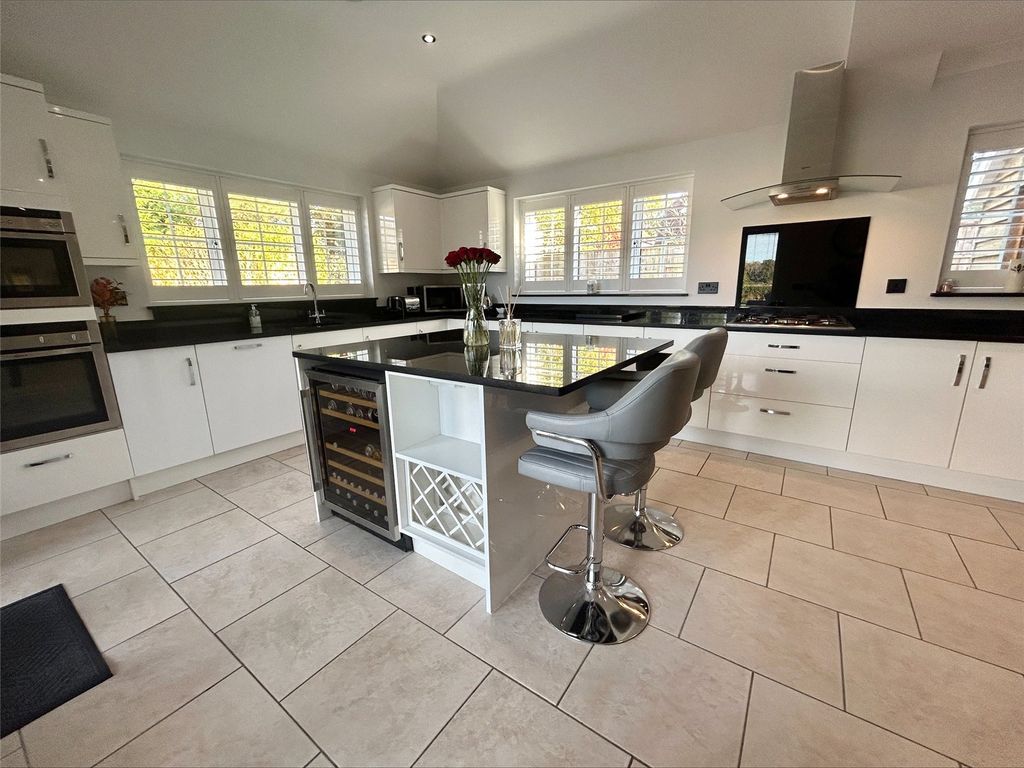 Property photo 2 of 24 Picture No. 08