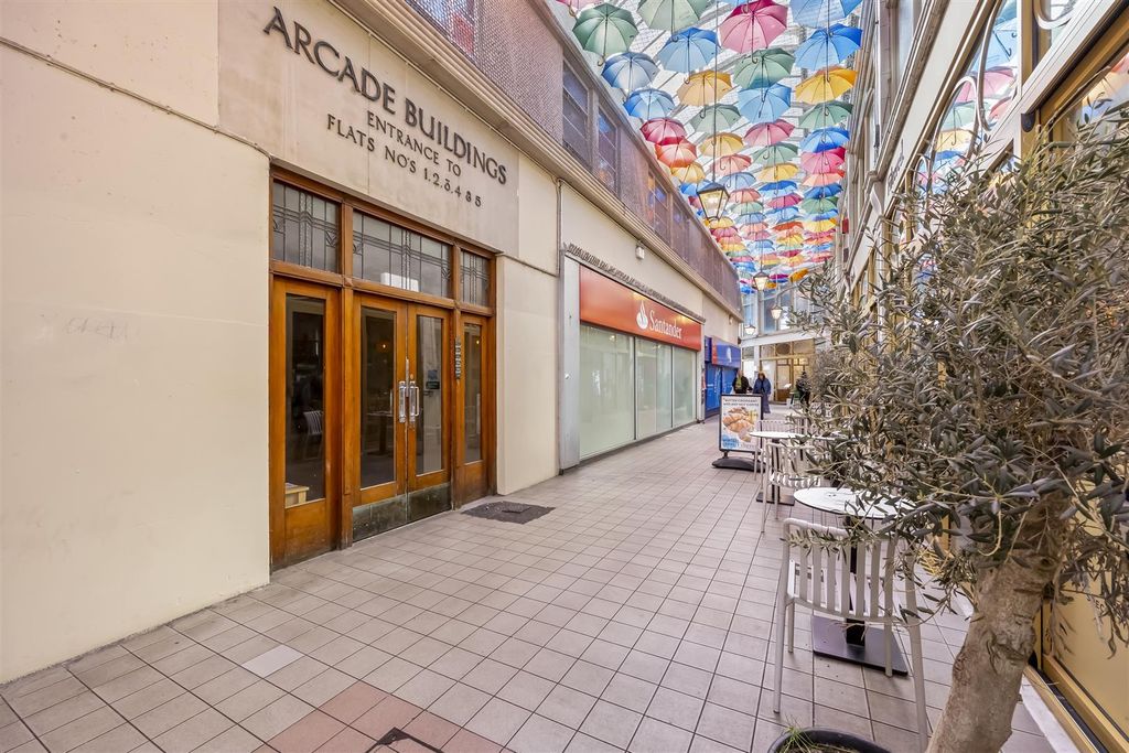 Property photo 2 of 19 Entrance