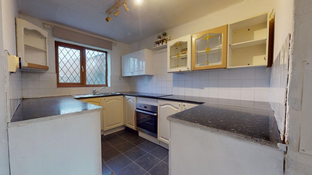 Property photo 2 of 13 4742882