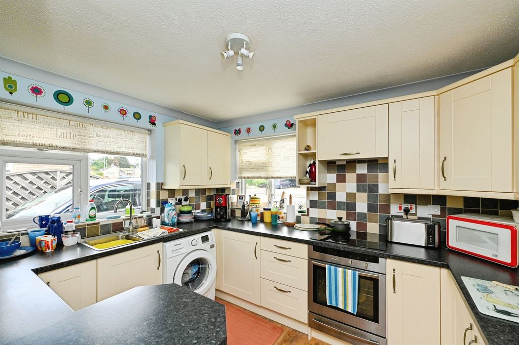 Property photo 2 of 16