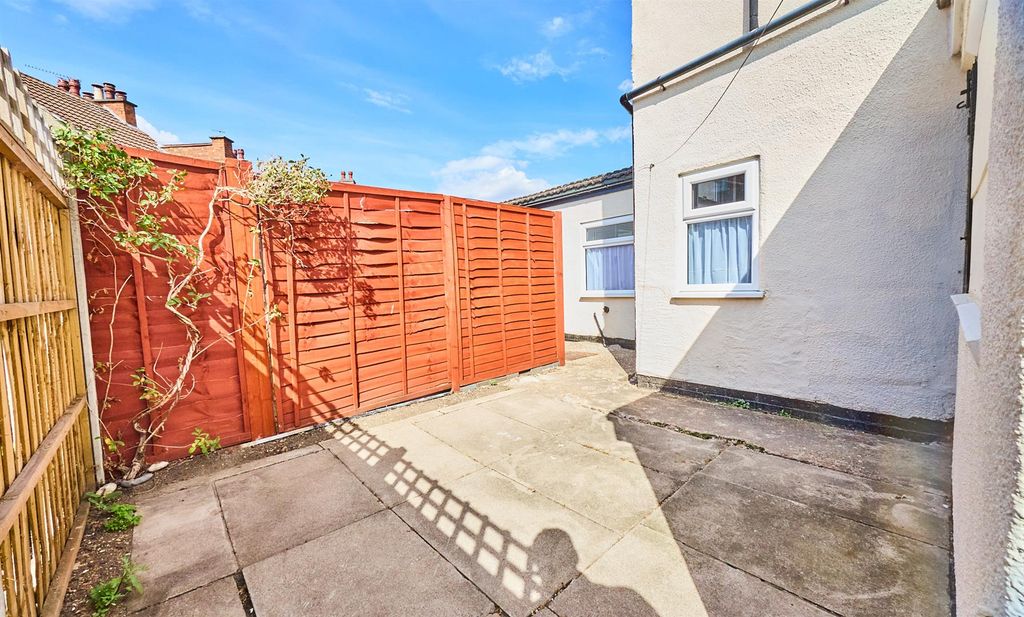 Property photo 3 of 7 Outside