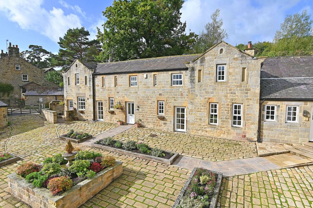 Property photo 1 of 35