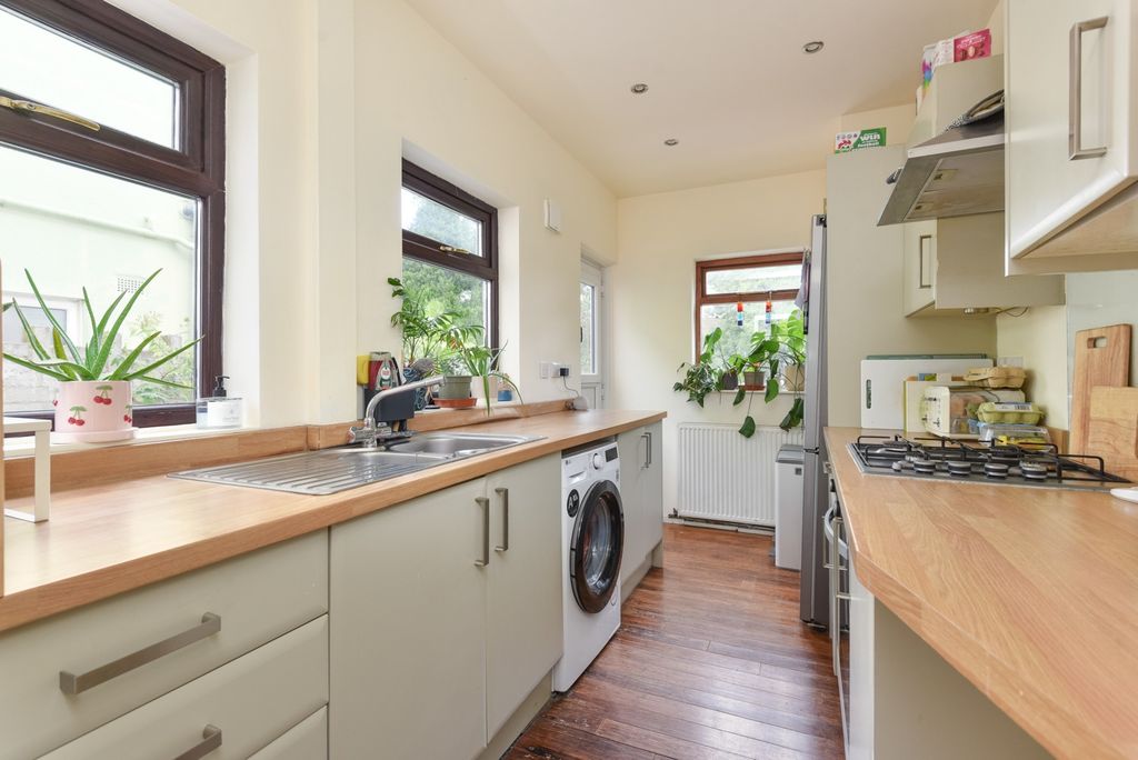 Property photo 2 of 20 5269568